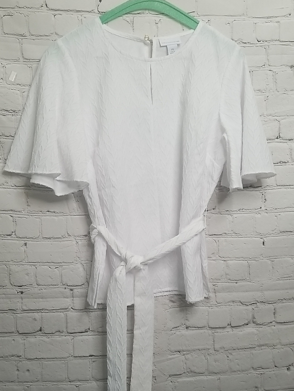 Liz Claiborne womens white top w/tie belt flutter sleeves side slits EUC